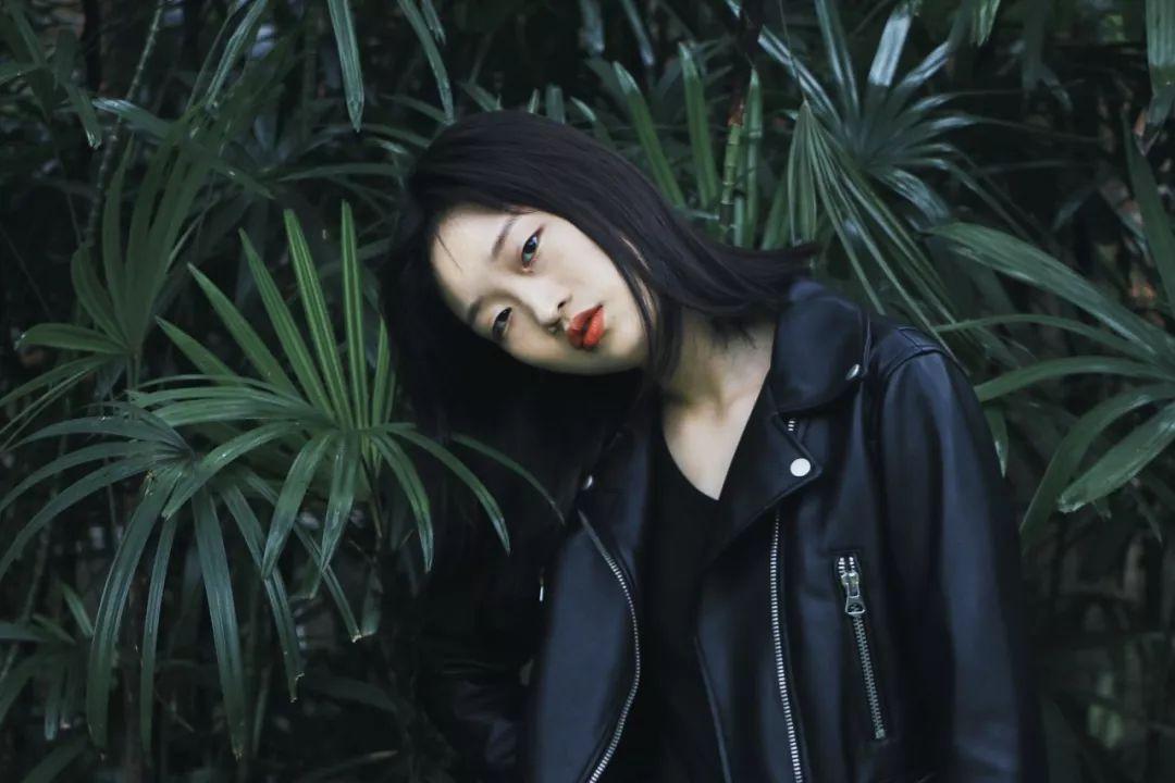 朝辞白帝彩云间千里江陵一日还的意思是什么？游戏画面
